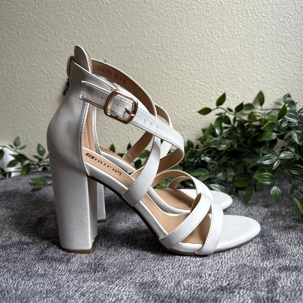 !d!fu Women's White Sandals